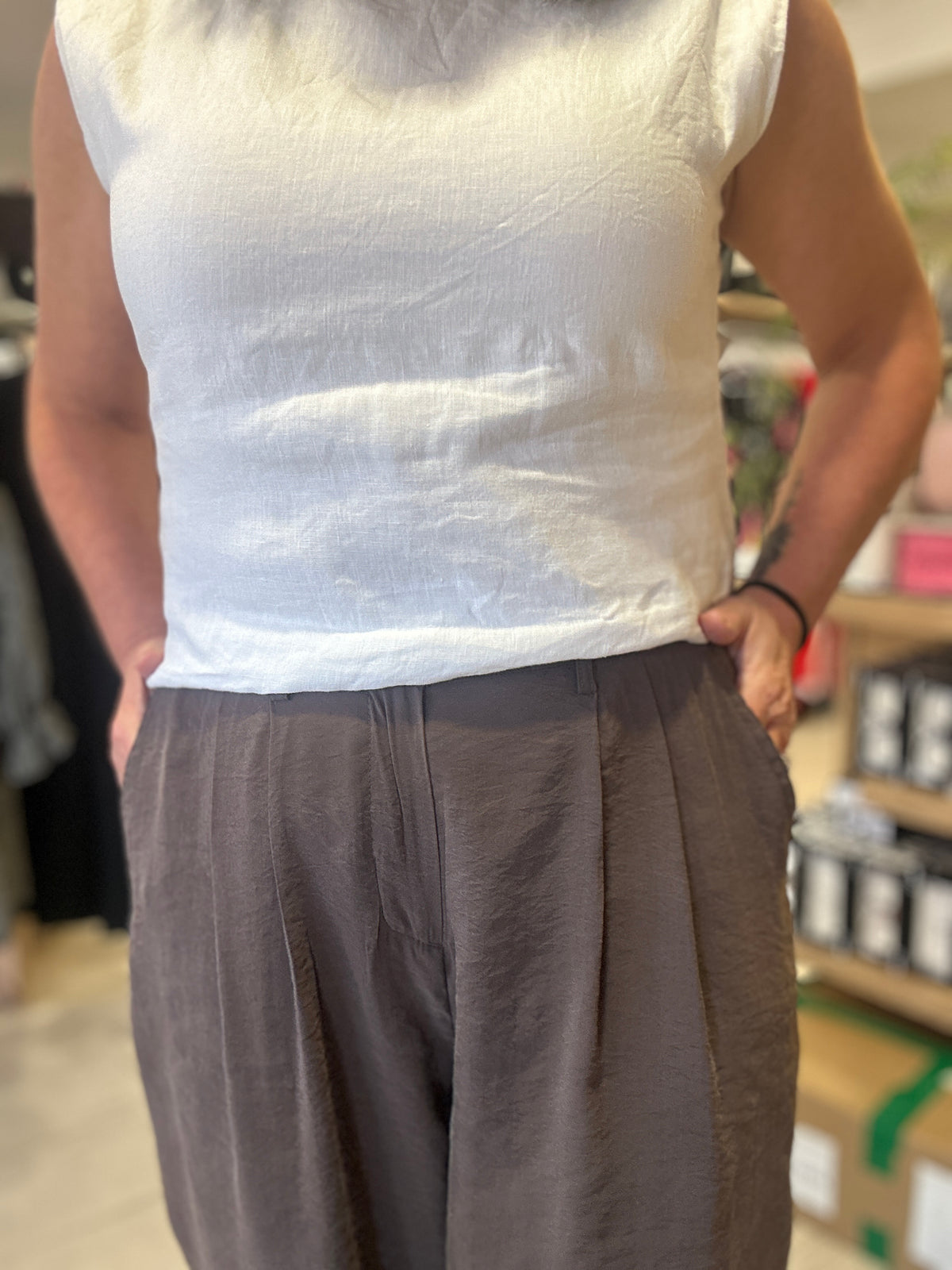 Demi Pleated Pant Chocolate | Foxwood