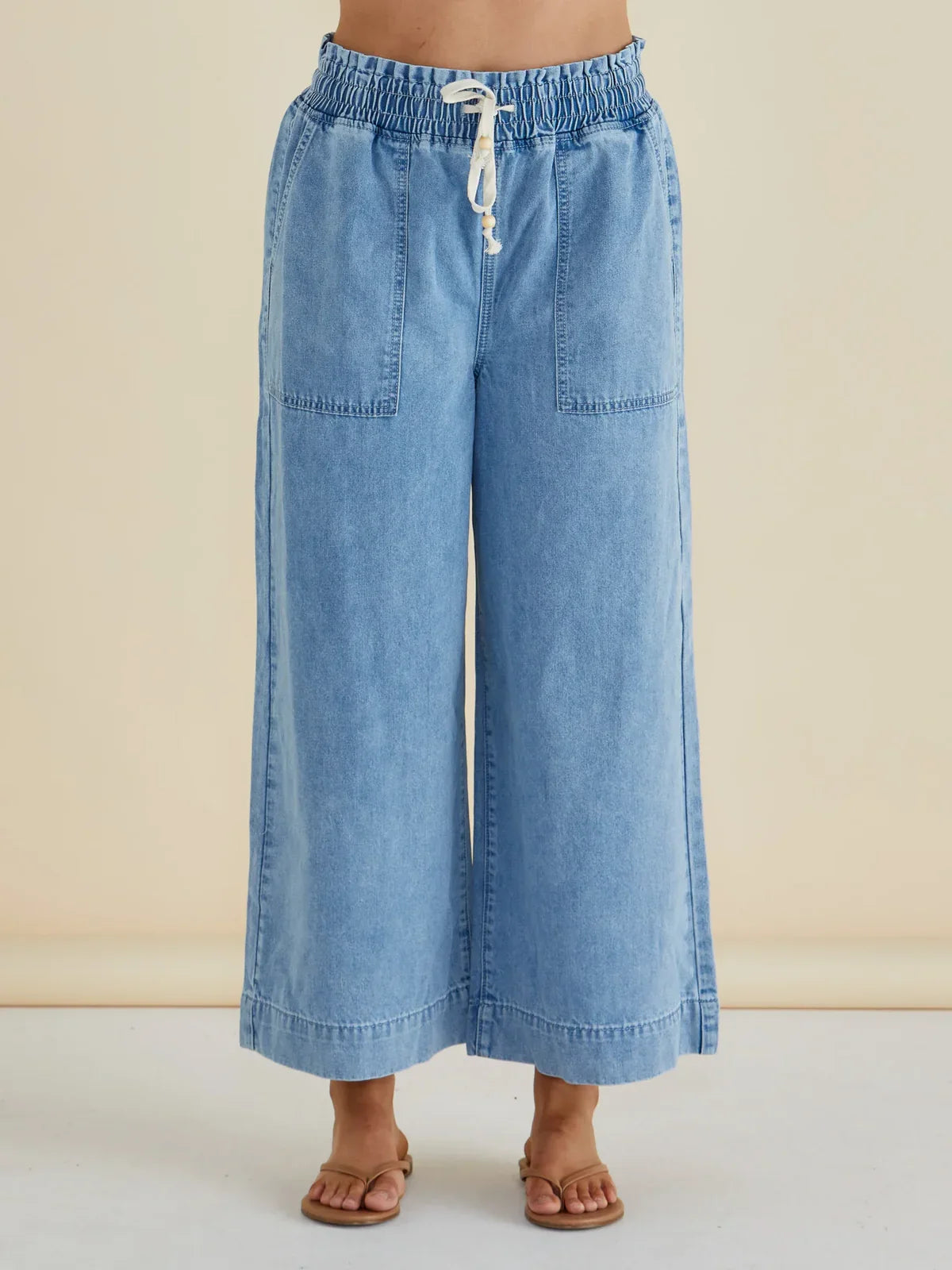 Saffra Relax Leg Jean Medium Wash
Blue Denim