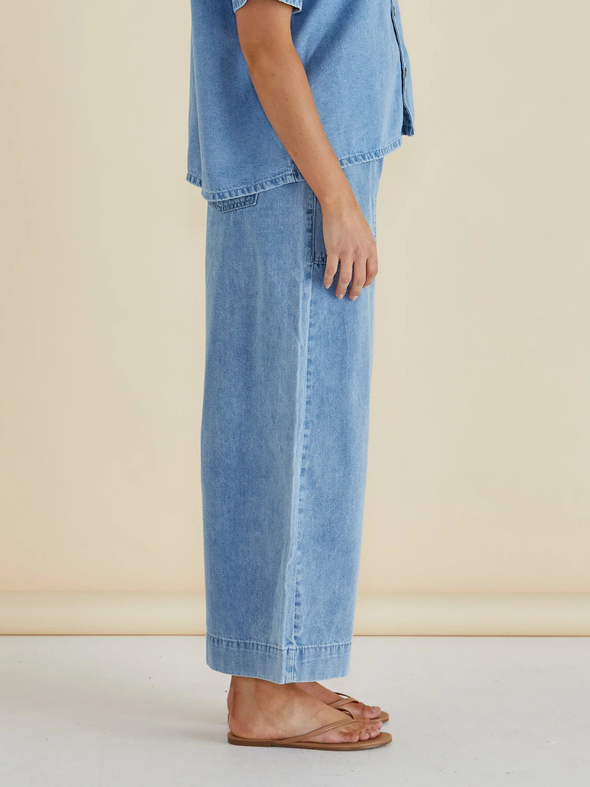 Saffra Relax Leg Jean Medium Wash
Blue Denim