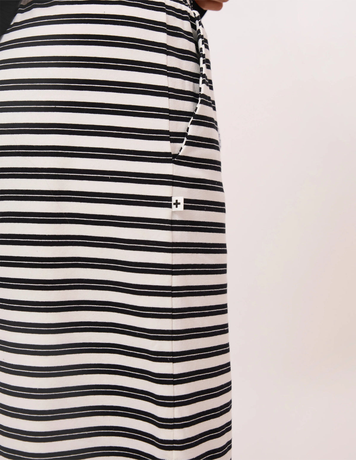 Essential Skirt Black Stripe