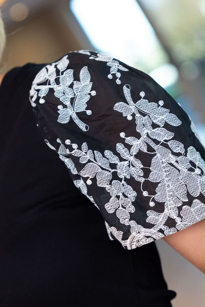 Laura T-Shirt Black