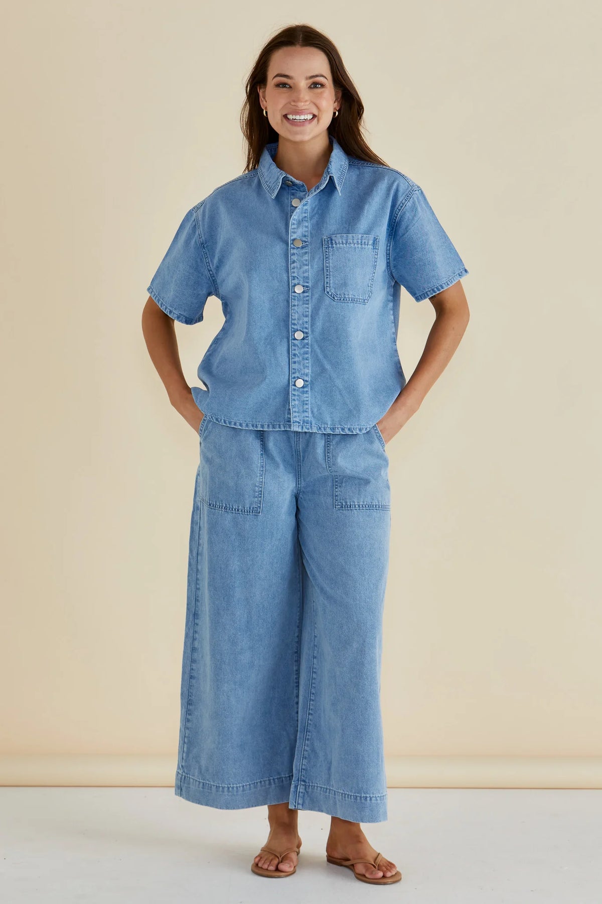 Saffra Relax Leg Jean Medium Wash
Blue Denim