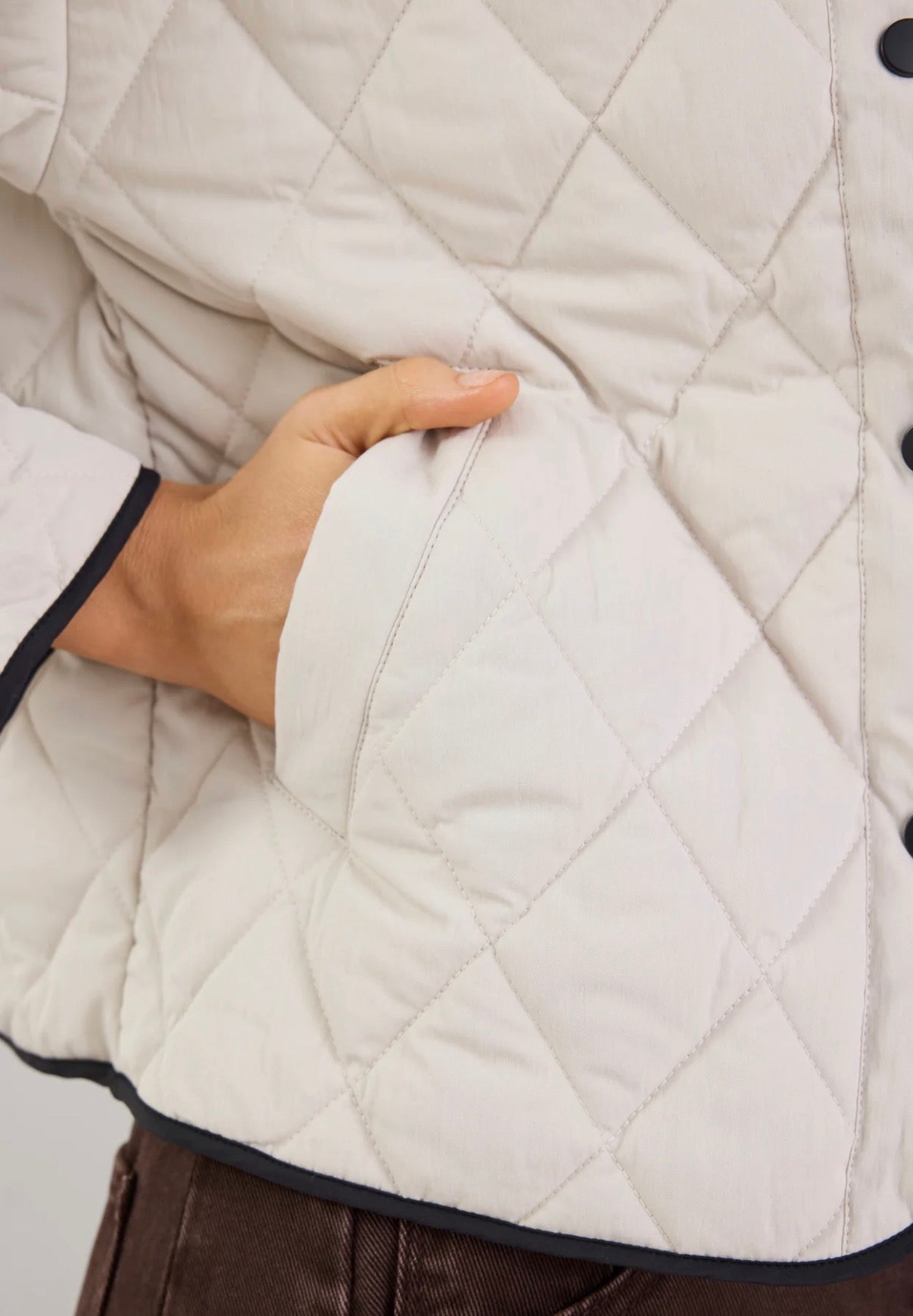 Apex Bone Collarless Quilted Contrast Piping Puffer Jacket