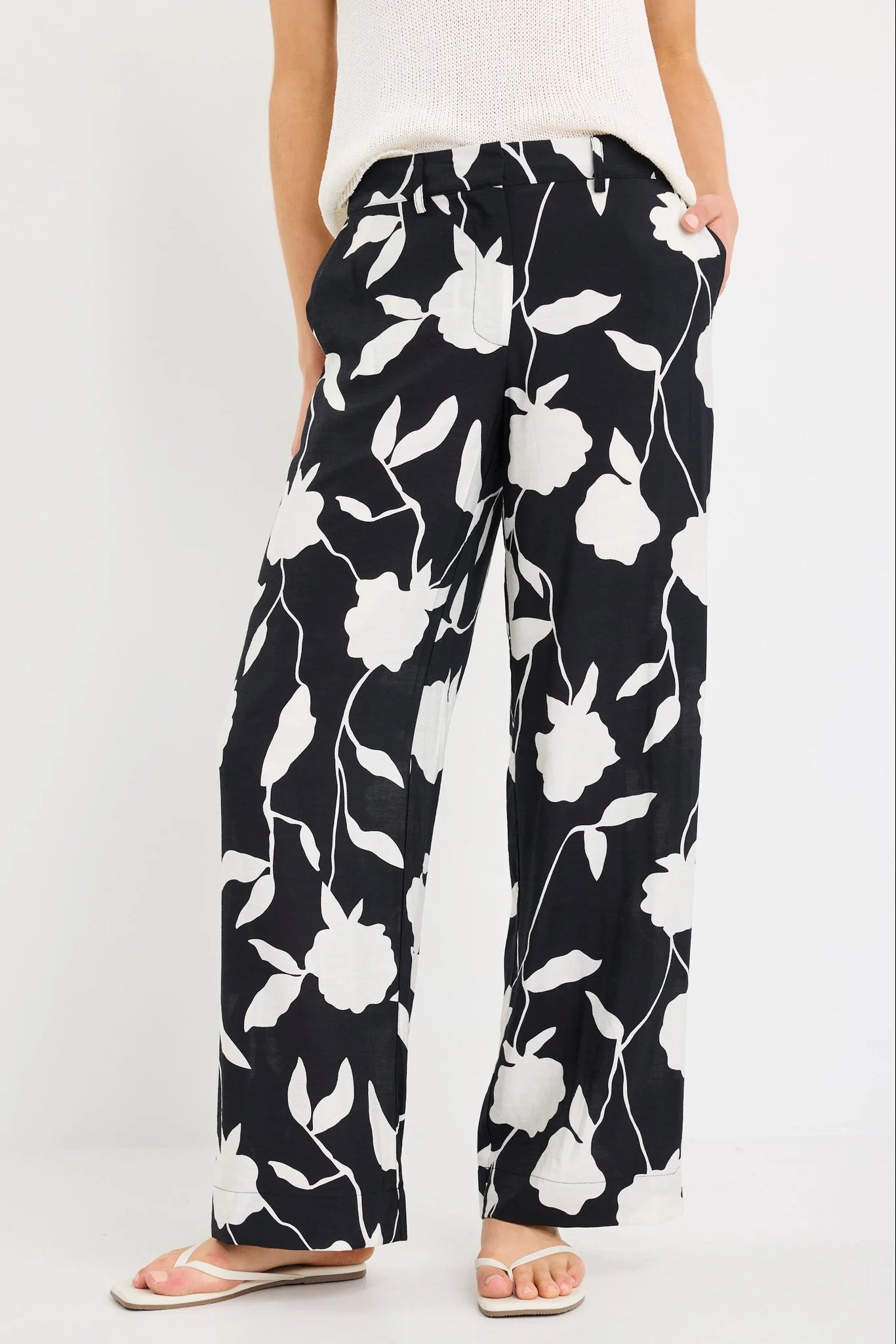 Beneficial Black And White Floral Flat Front Elastic Back Pants