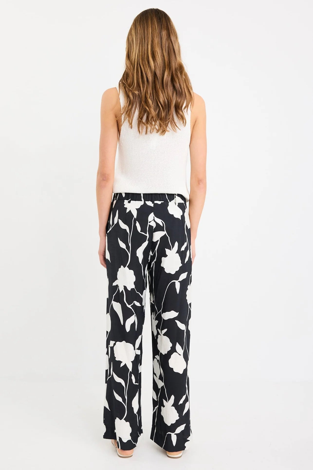 Beneficial Black And White Floral Flat Front Elastic Back Pants
