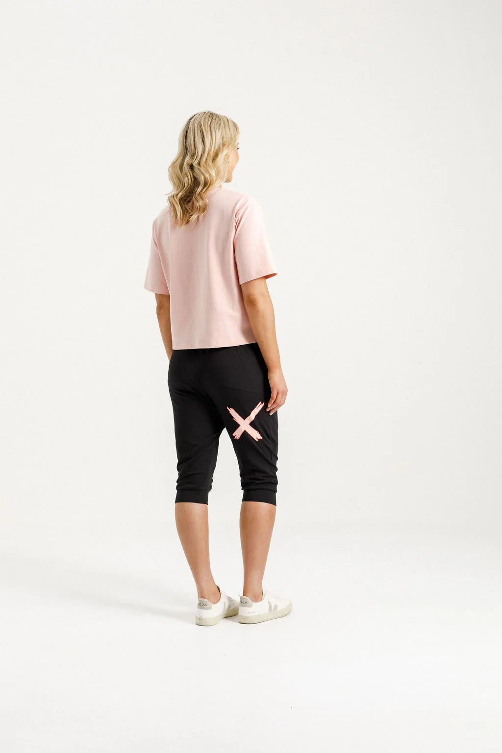 3/4 Apartment Pants Black with Blossom Berry