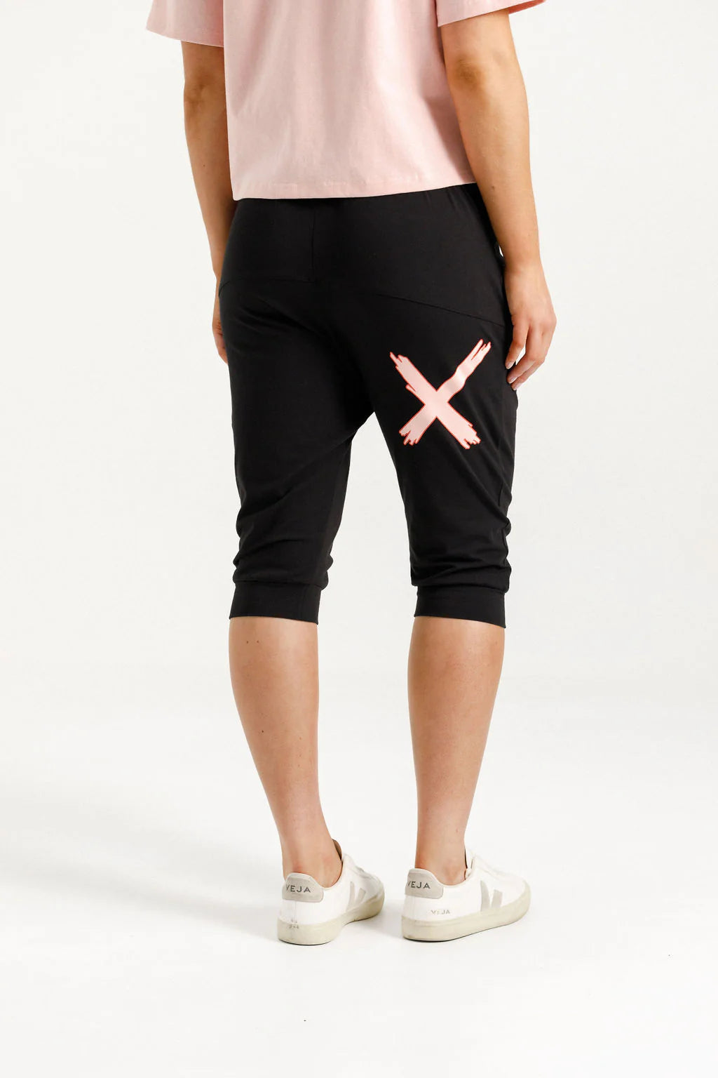 3/4 Apartment Pants Black with Blossom Berry