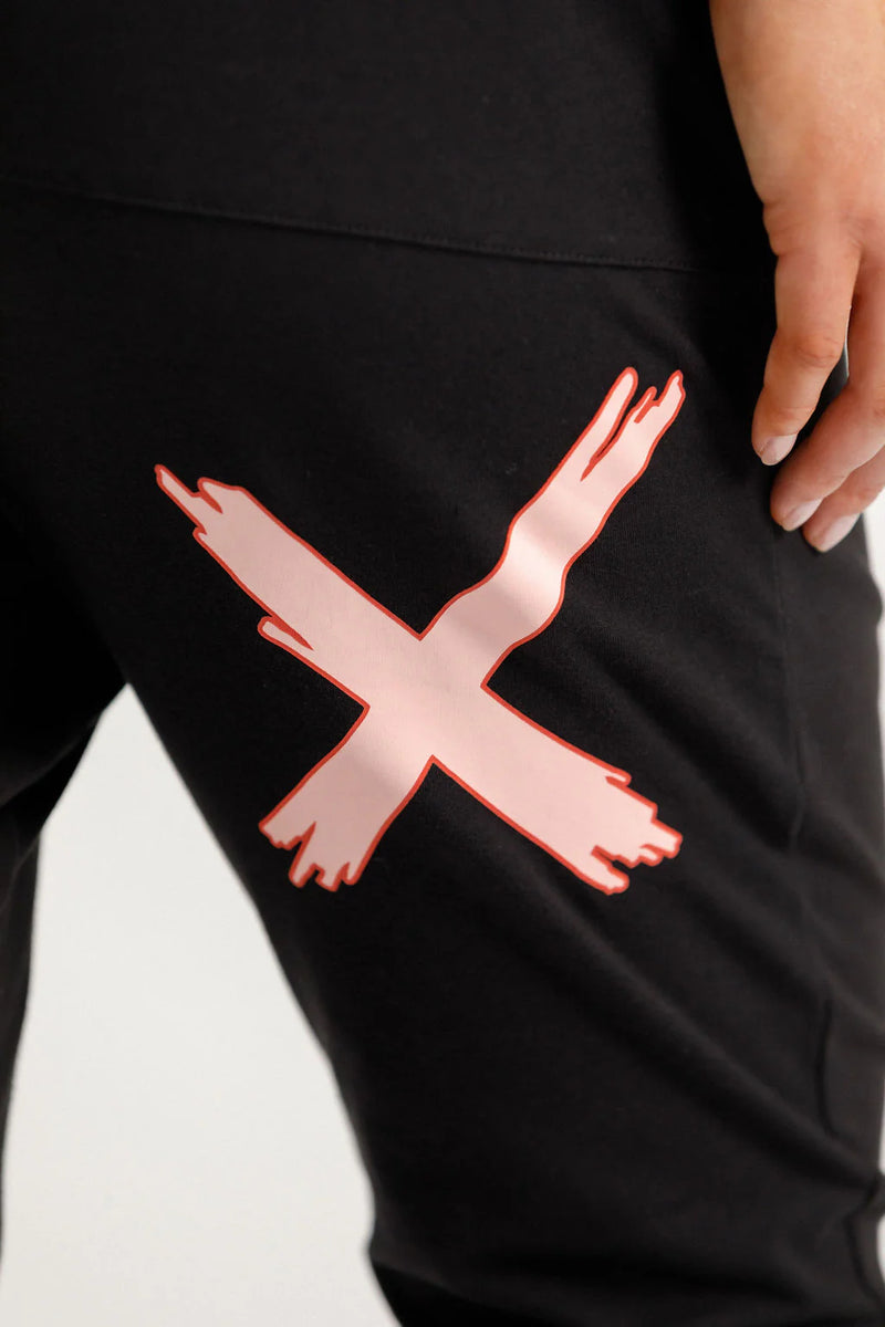 3/4 Apartment Pants Black with Blossom Berry