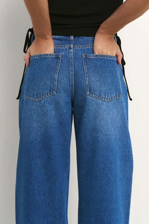 Berlin Signature Blue Mid Barrel Leg Jean