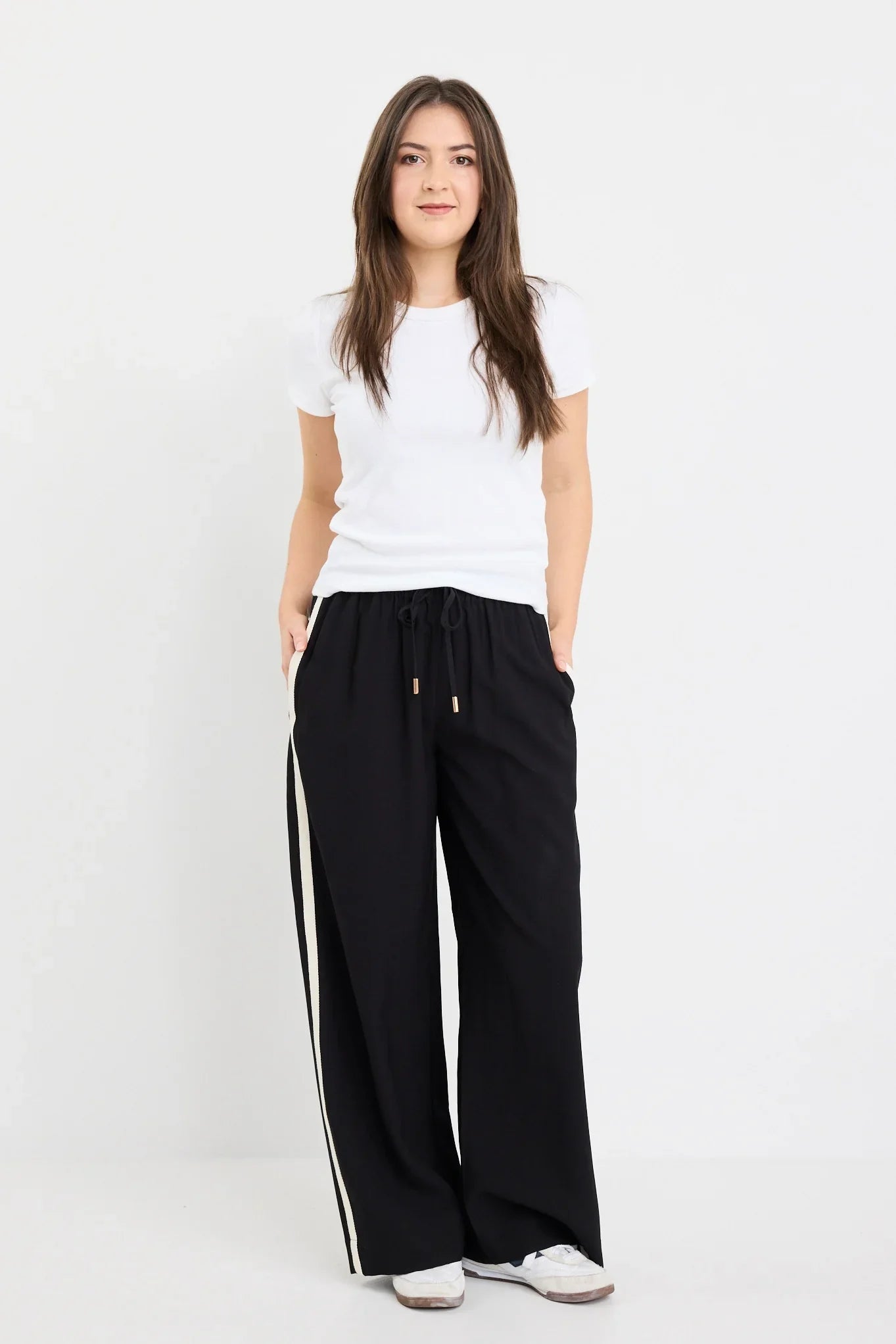 Townie Black Matte Petite Stripe
Side Tape Wide Leg Pants