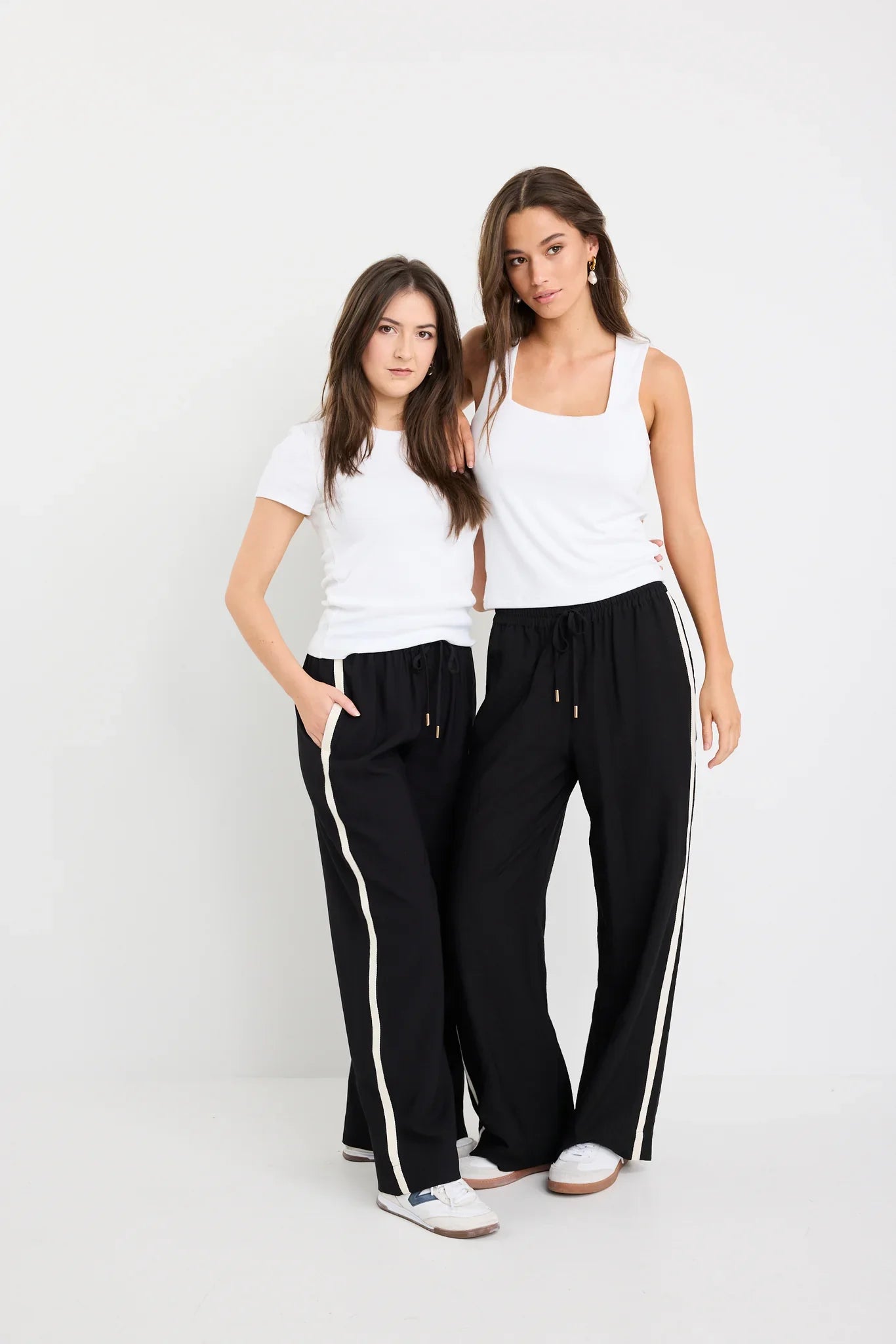 Townie Black Matte Petite Stripe
Side Tape Wide Leg Pants