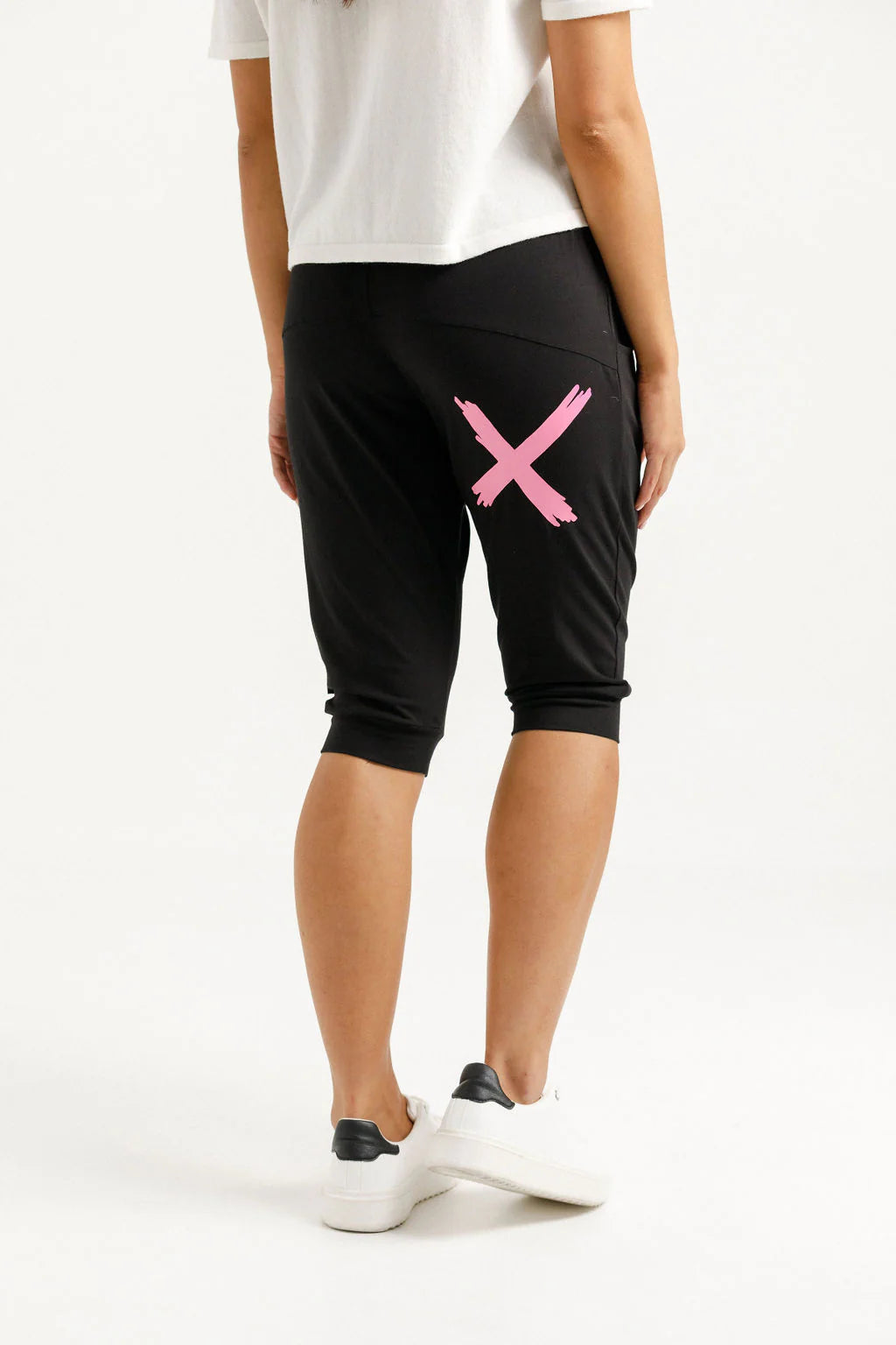 3/4 Apartment Pants Black with Candy Pink