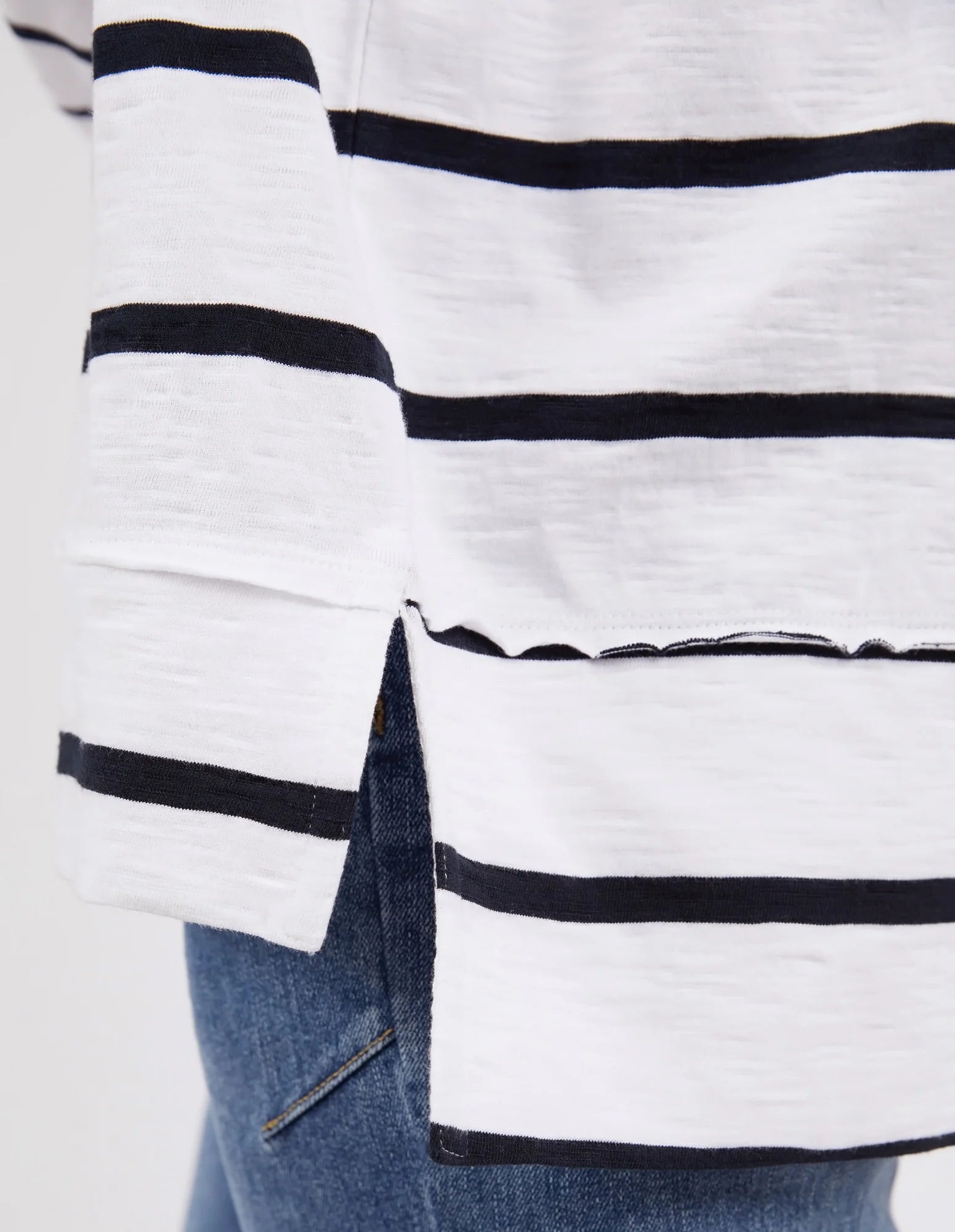 Jayne Stripe Throw On Top White/ Dark Sapphire